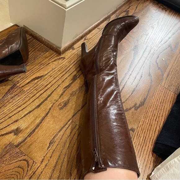 Elegant Brown Leather Knee-High Boots - Picture 9 of 11